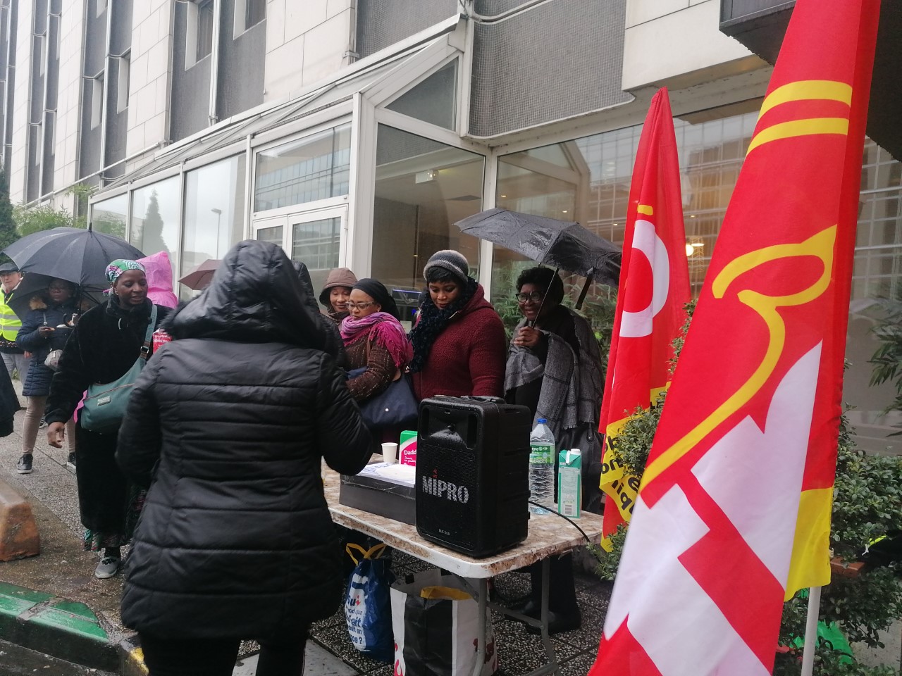 À l’hôtel Ibis de Clichy-Batignolles, des femmes de ménage entament leur 200e jour de grève